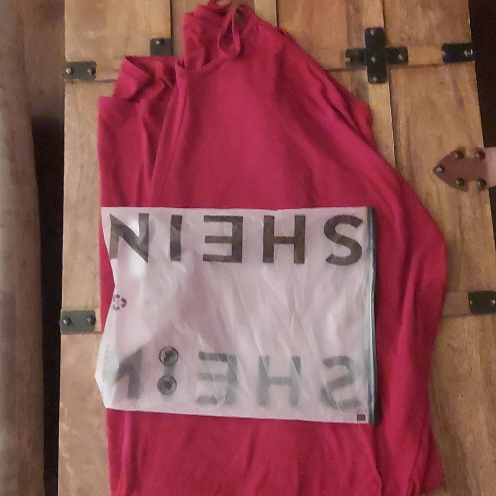 Beautiful NWOT 1XL red maxi dress with pockets from SHEIN - Picture 3 of 4